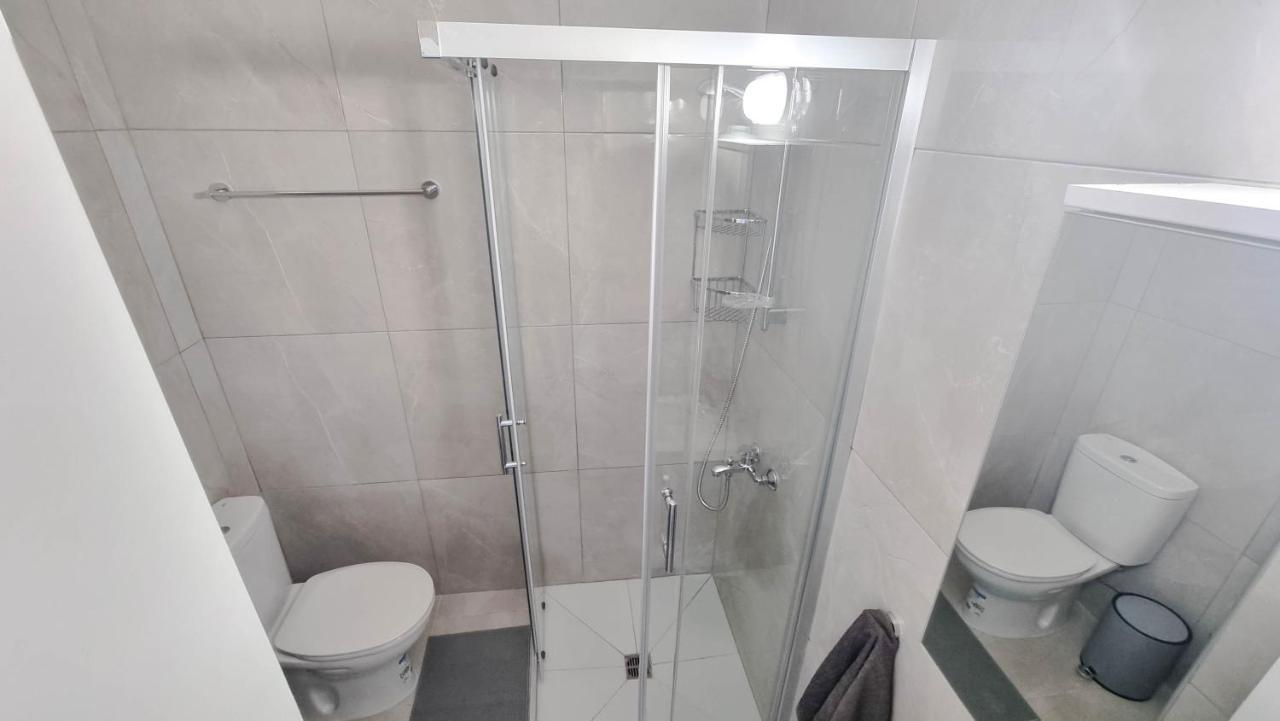 Coastal Chic: Luxury In The Heart Of The City! With Smart Tv! Larnaca