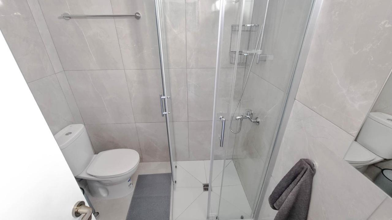 Coastal Chic: Luxury In The Heart Of The City! With Smart Tv! Larnaca