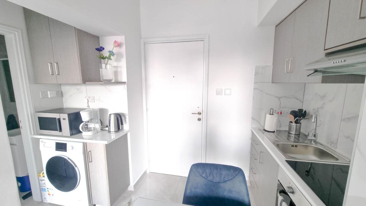 Coastal Chic: Luxury In The Heart Of The City! With Smart Tv! * Larnaca
