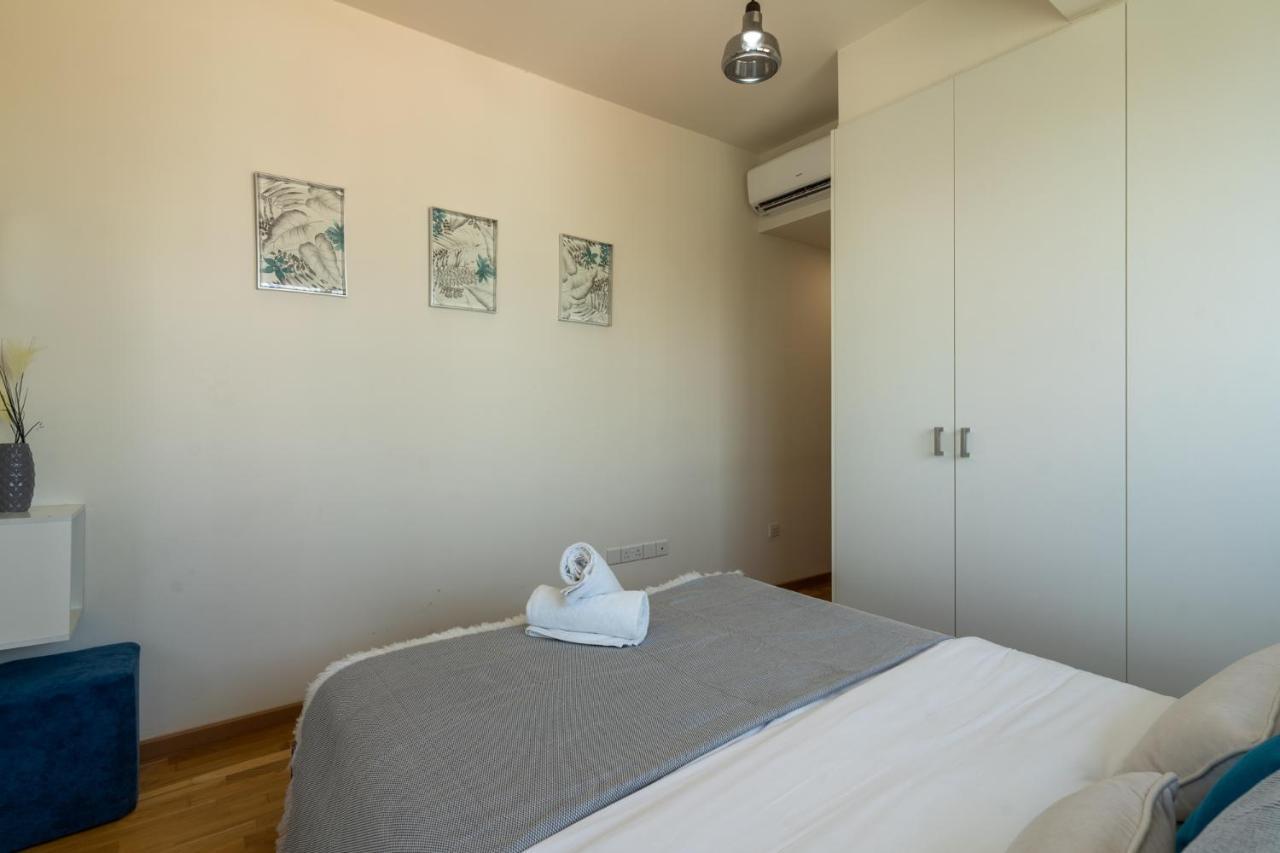 Jay's Penthouse 2-br W/ Terrace In Larnaca