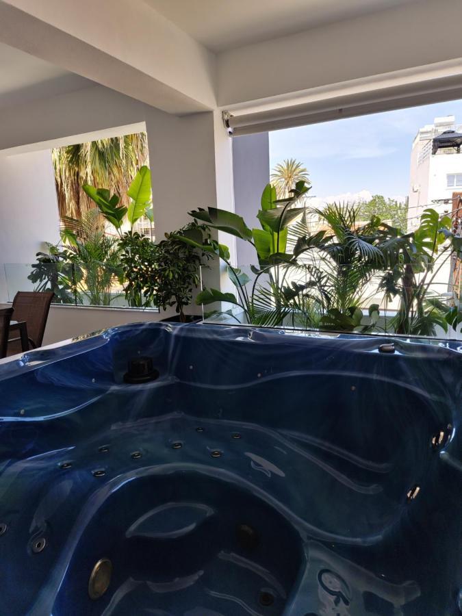Carisa Deluxe With Jacuzzi Apartment Larnaca