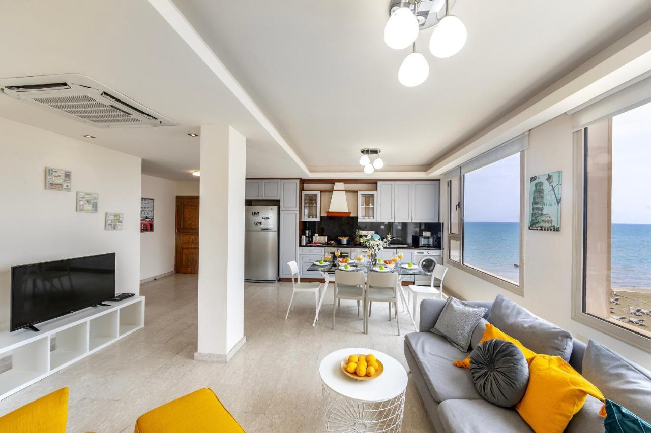 Mackenzie Beachfront Eftyhia Apartment *