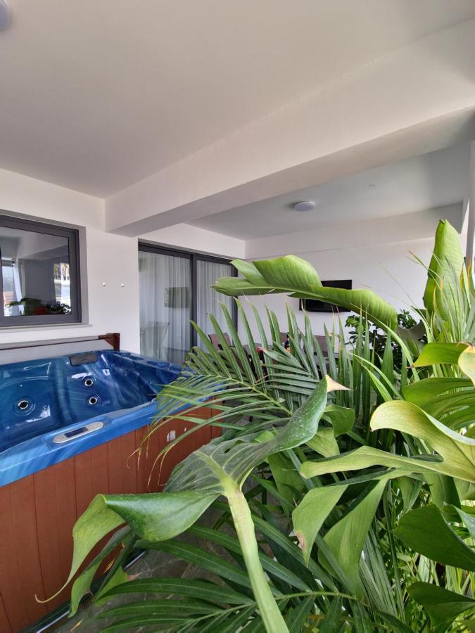 Carisa Deluxe With Jacuzzi Apartment Larnaca