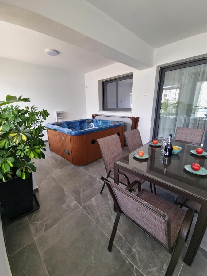 Carisa Deluxe With Jacuzzi Apartment Larnaca
