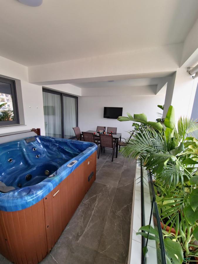Carisa Deluxe With Jacuzzi Apartment