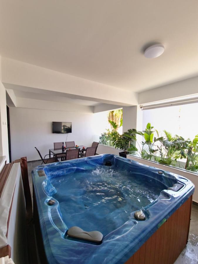 Apartment Carisa Deluxe With Jacuzzi Larnaca
