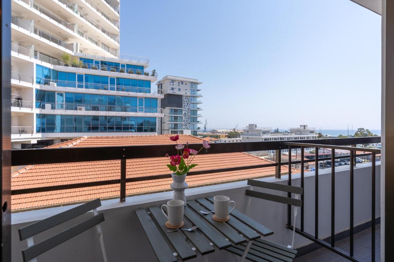 Burst W/ Balcony In Căn hộ Larnaca