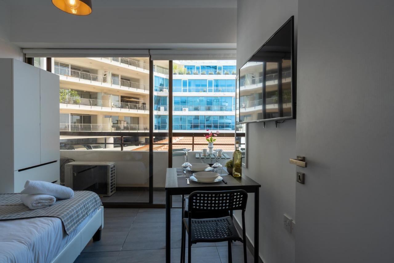 Căn hộ Burst W/ Balcony In *