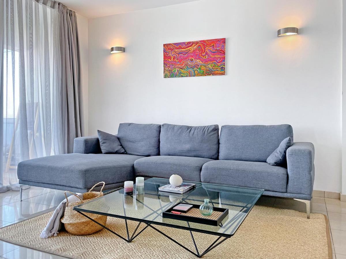 2br Seaview In Prime Location 1 Min From Sea Apartment