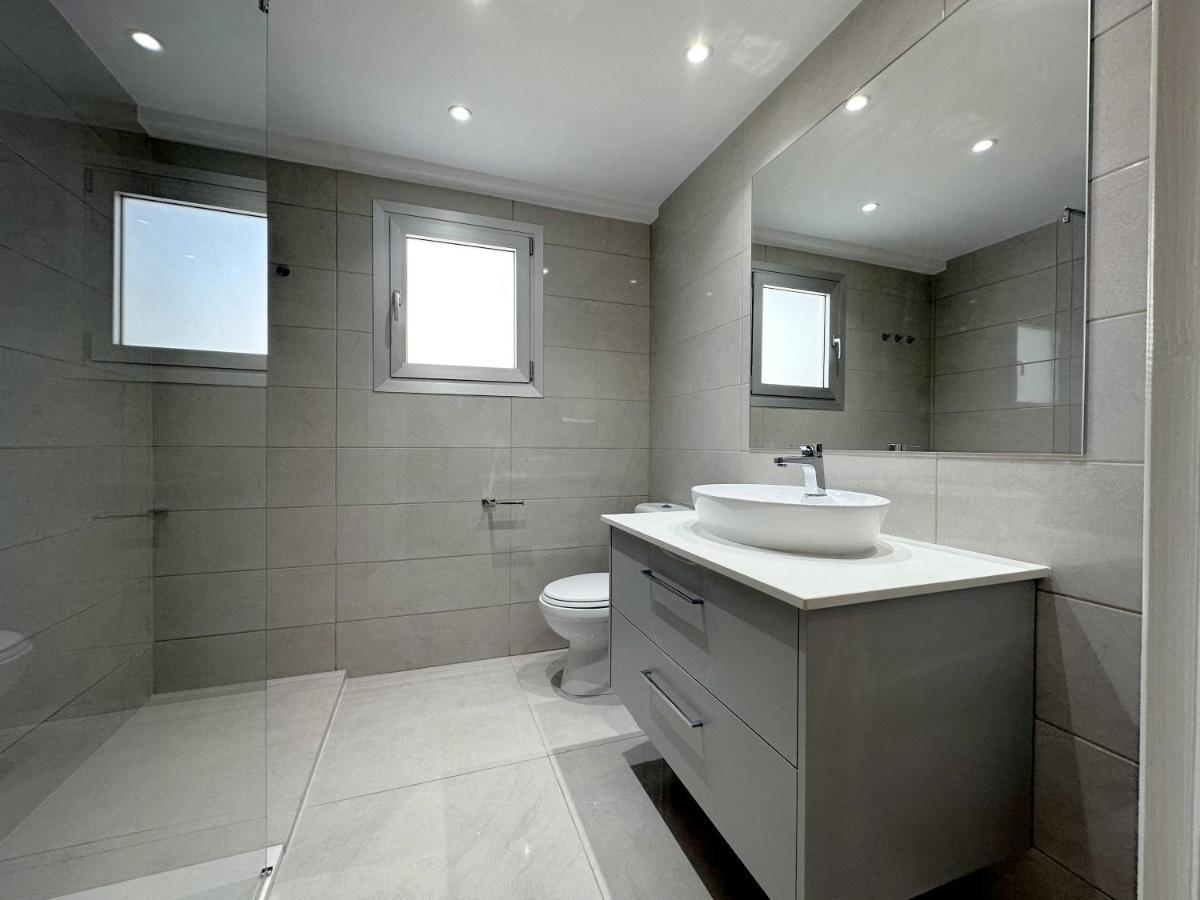 Apartment Finikoudes 3 Bedroom Seaview Flat Larnaca