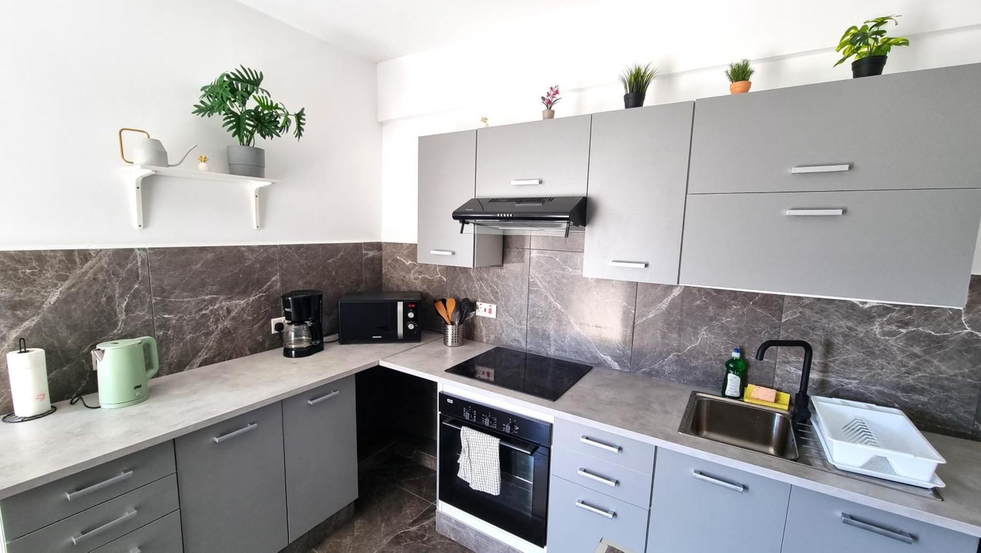Center 2br W/ Parking And 250m Walk From Larnaca