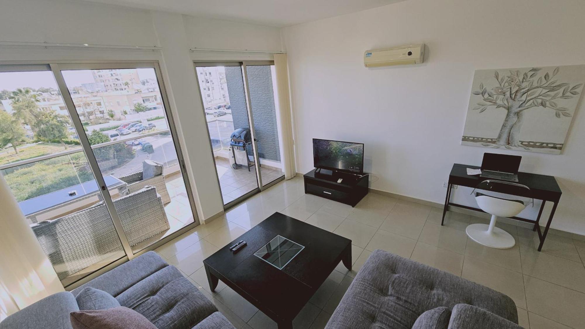 Apartment White Petals Larnaca
