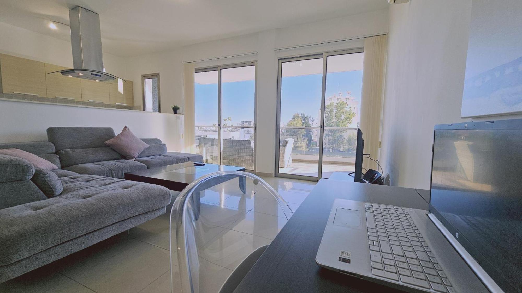 White Petals Apartment Larnaca