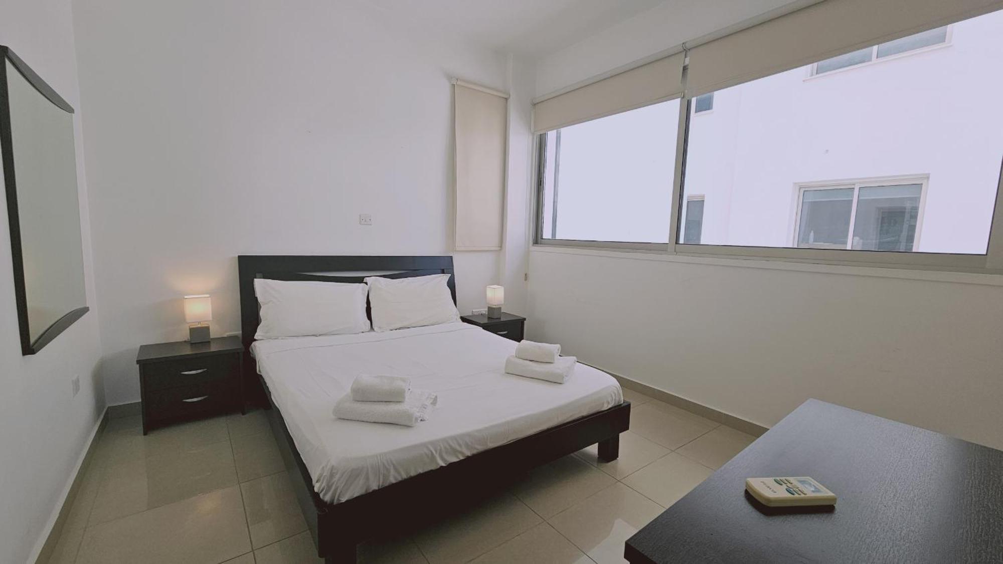 Apartment White Petals
