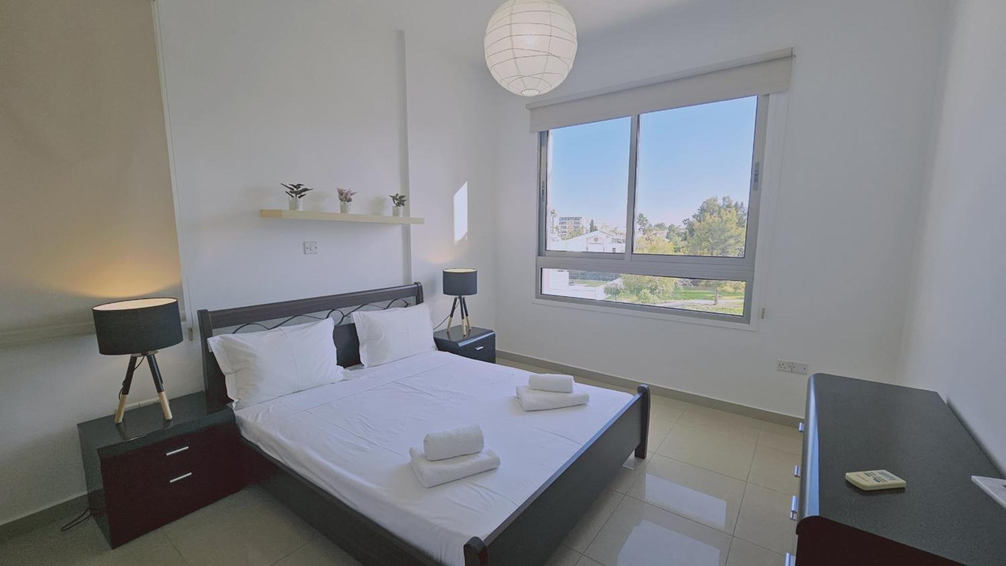 Apartment White Petals