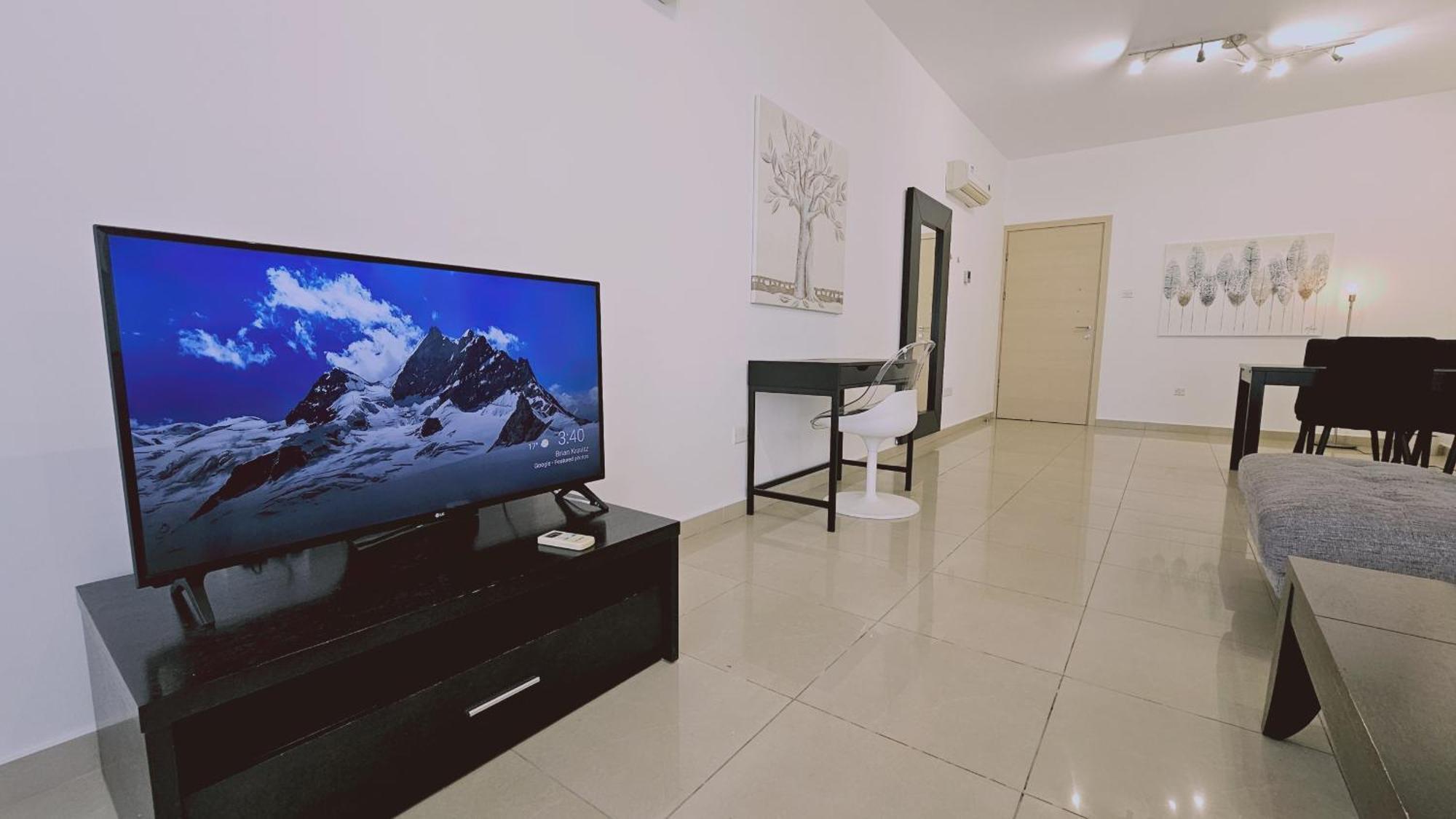 White Petals Apartment Larnaca