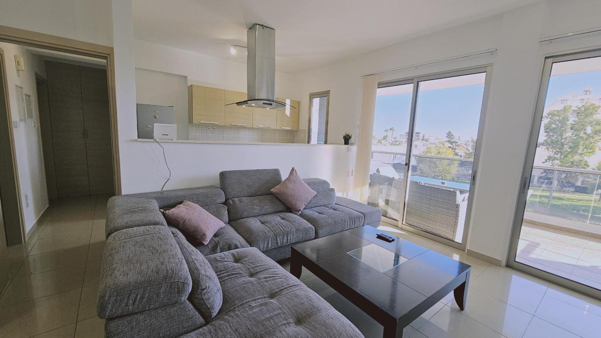 Apartment White Petals