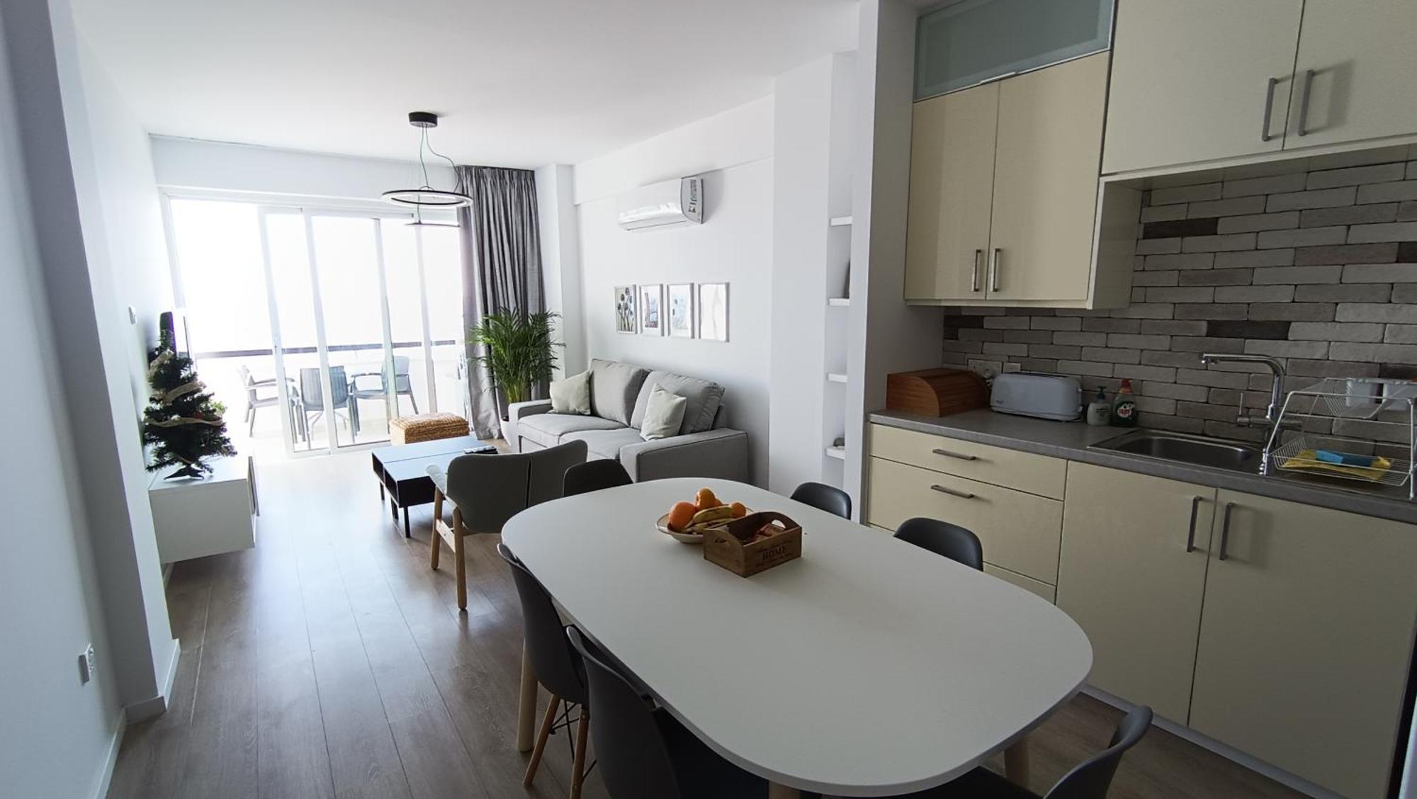 Sunorama Waterfront Apartment