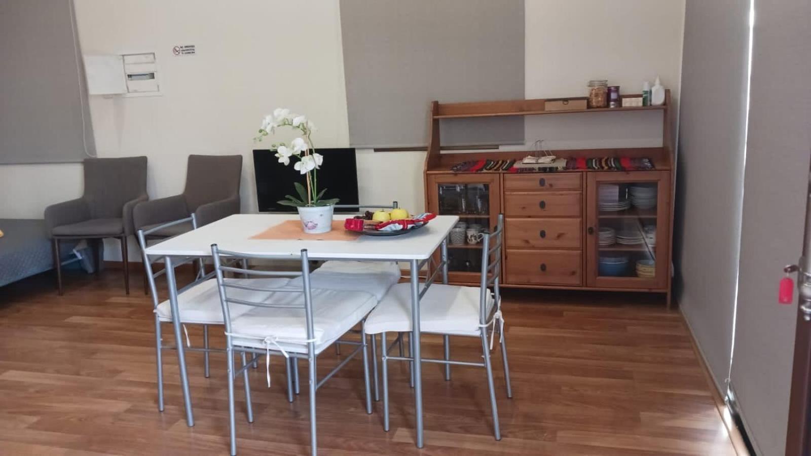 Extremely Comfy With Spacious Private Terrace 10min Walk To The & In Town * Larnaca