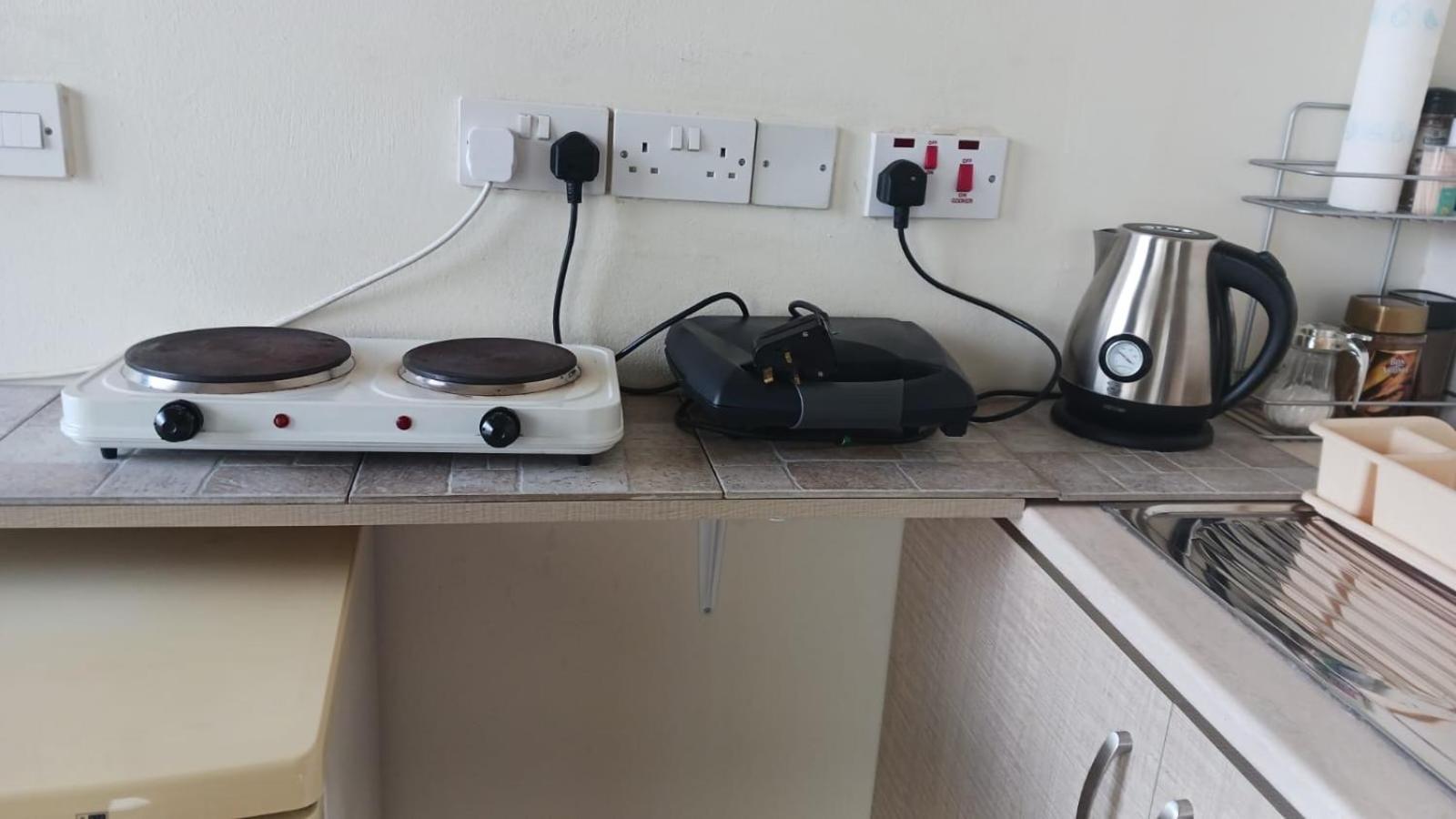 Extremely Comfy With Spacious Private Terrace 10min Walk To The & In Town * Larnaca