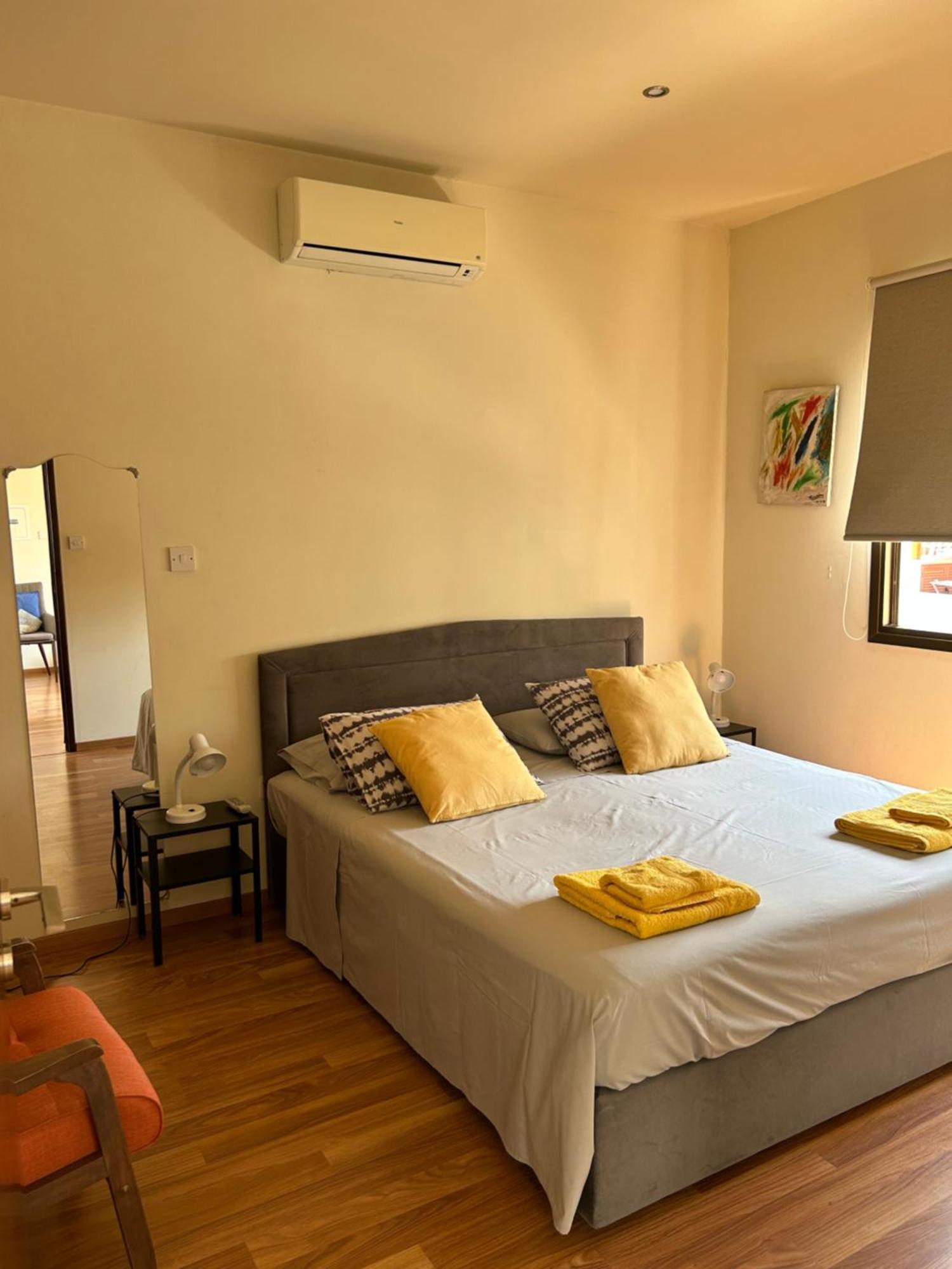 Extremely Comfy With Spacious Private Terrace 10min Walk To The & In Town *