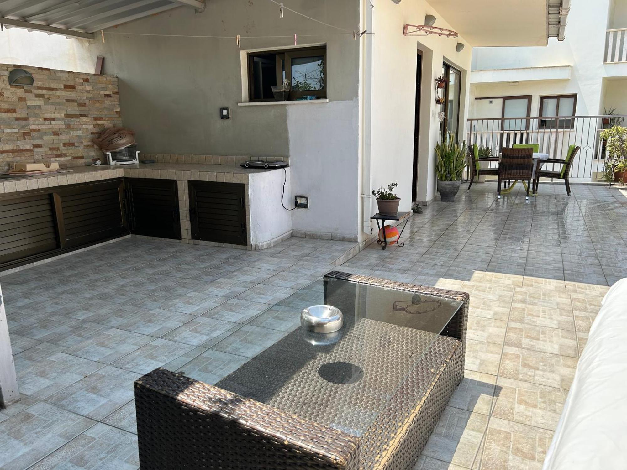 Extremely Comfy With Spacious Private Terrace 10min Walk To The & In Town *