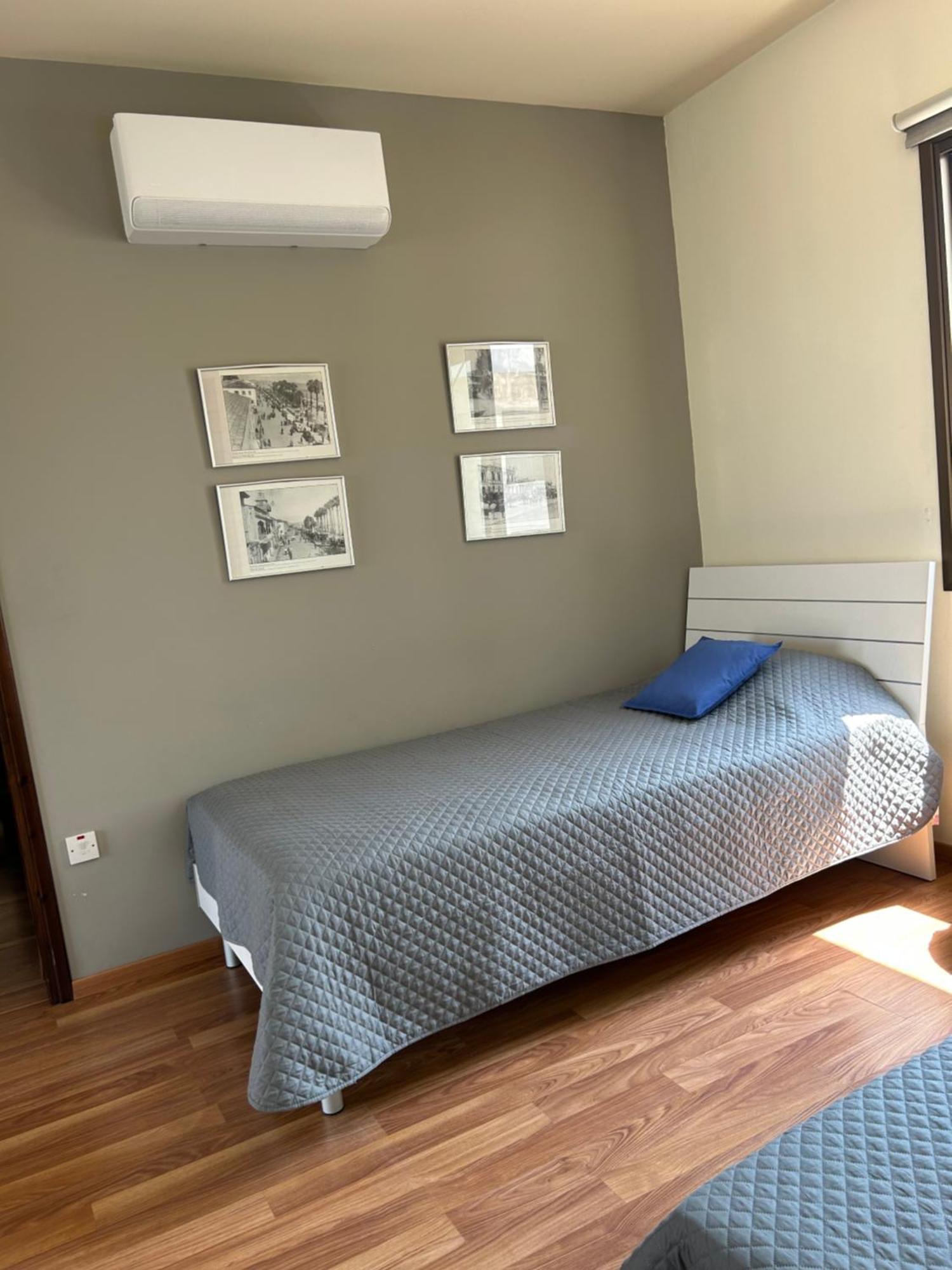 Extremely Comfy With Spacious Private Terrace 10min Walk To The & In Town *