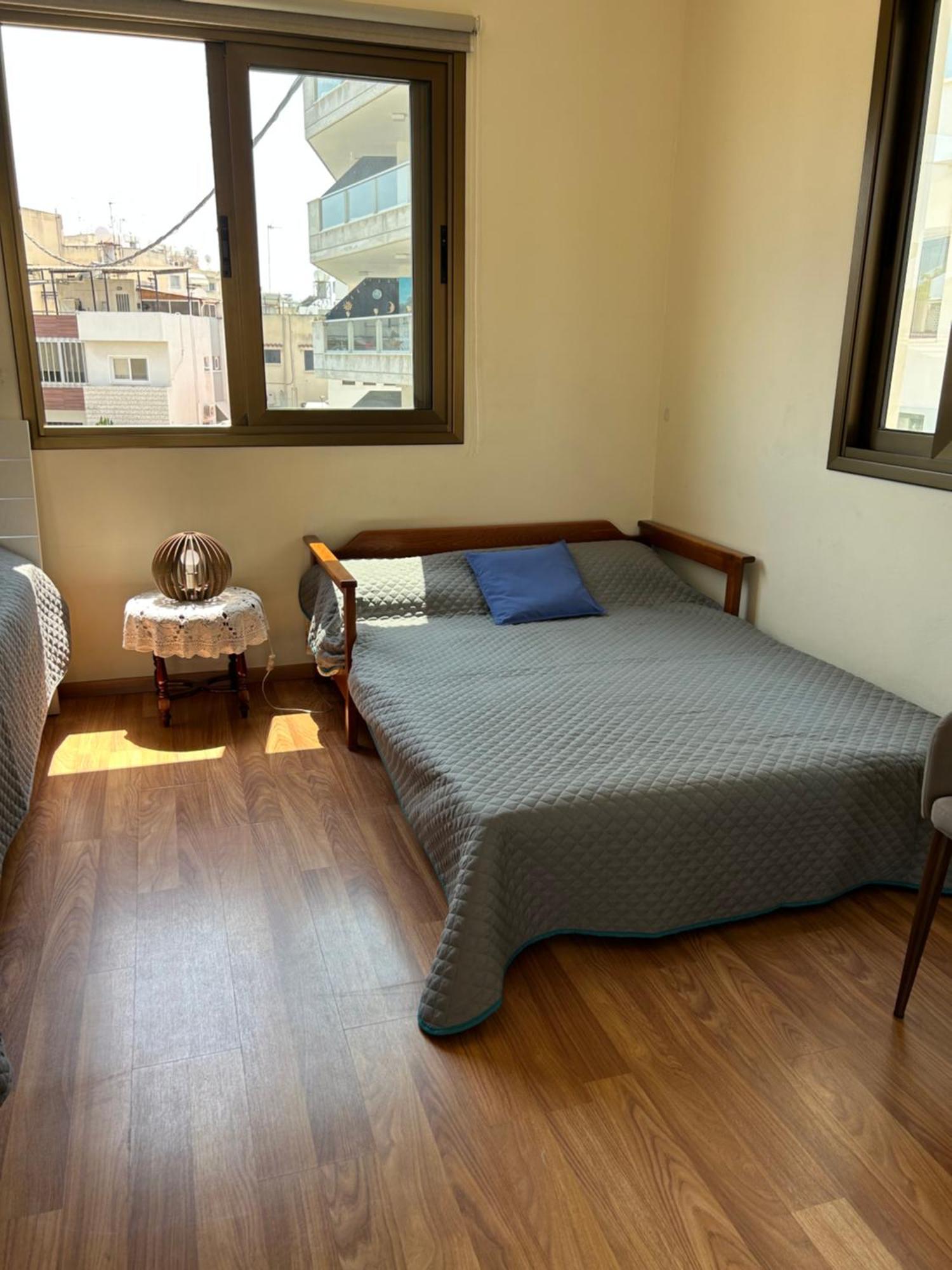 Nhà nghỉ Extremely Comfy With Spacious Private Terrace 10min Walk To The & In Town Larnaca