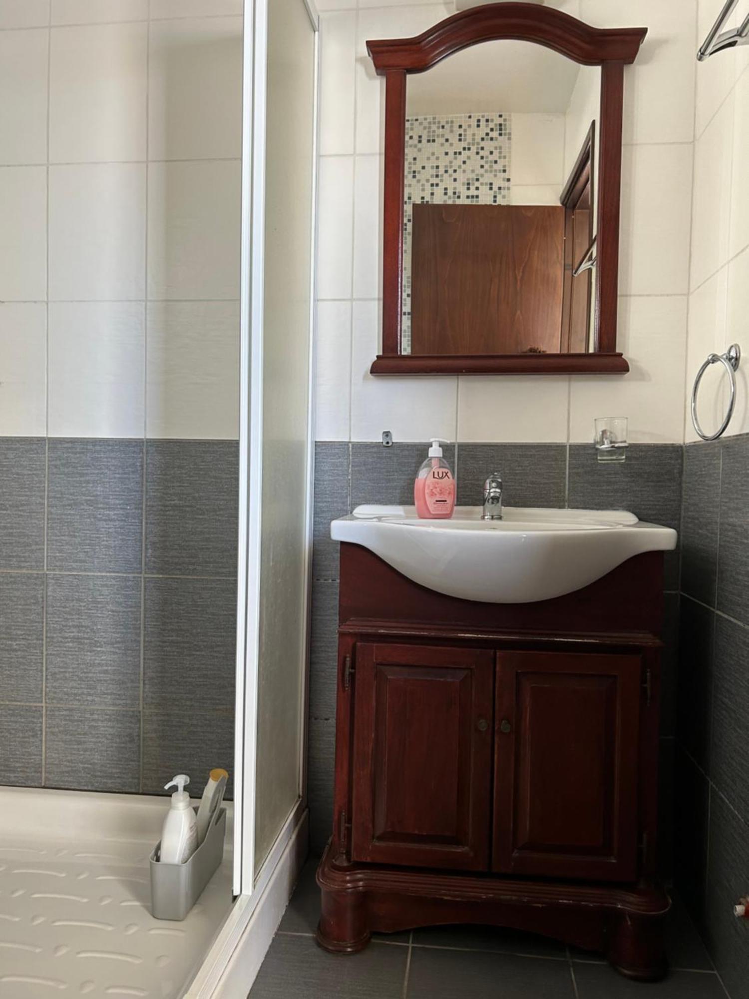 Extremely Comfy With Spacious Private Terrace 10min Walk To The & In Town *