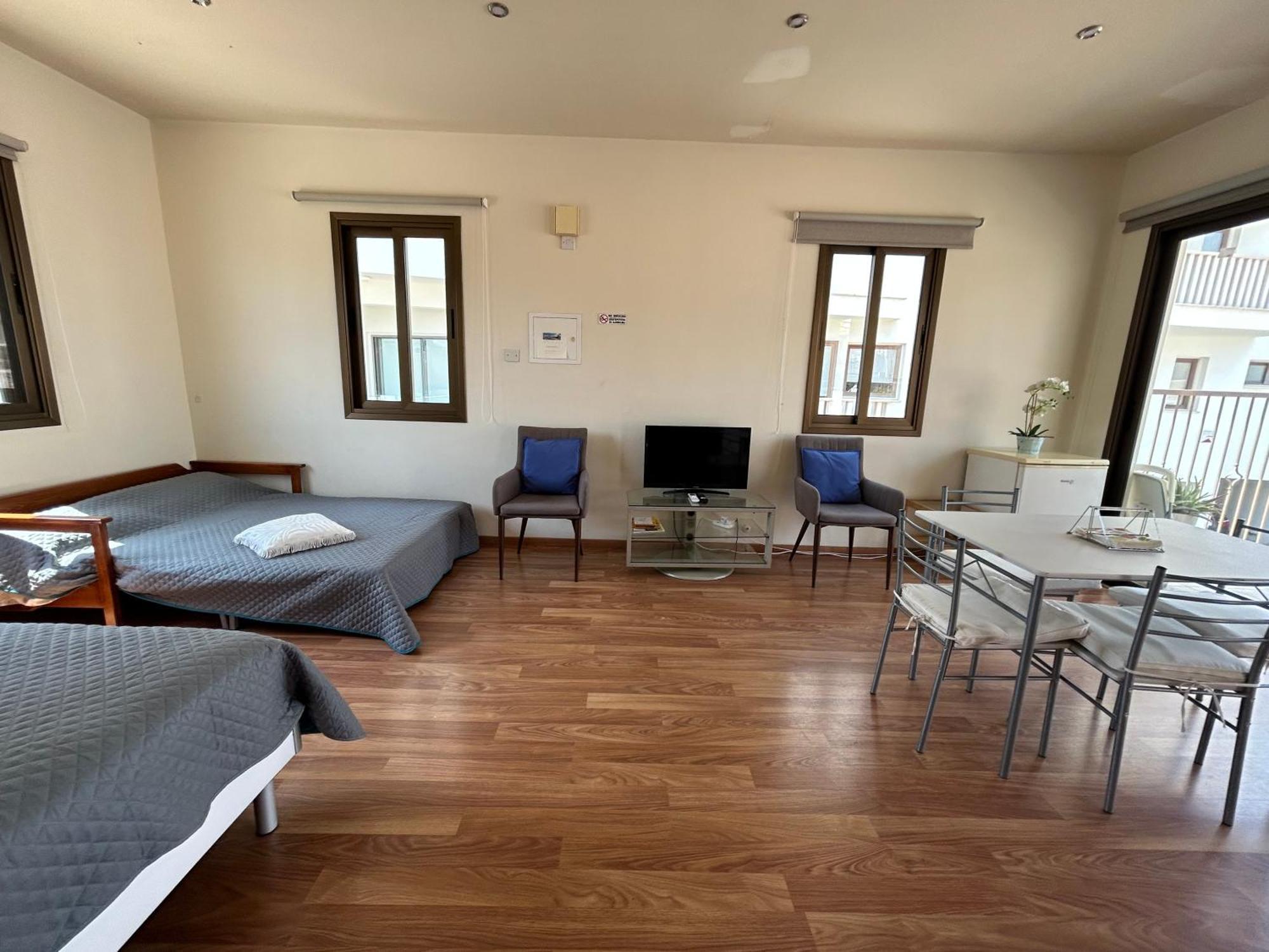 Extremely Comfy With Spacious Private Terrace 10min Walk To The & In Town Nhà nghỉ