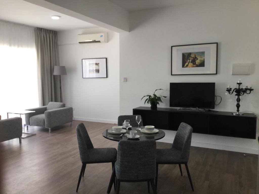A.v Apartment *