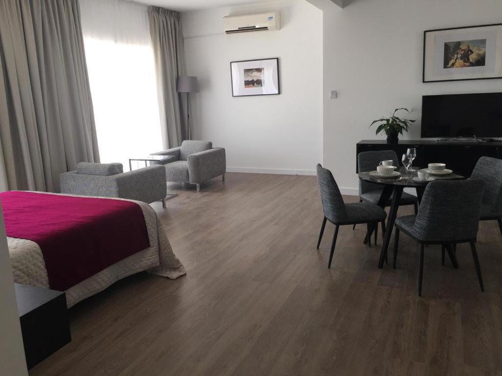 A.v Apartment *
