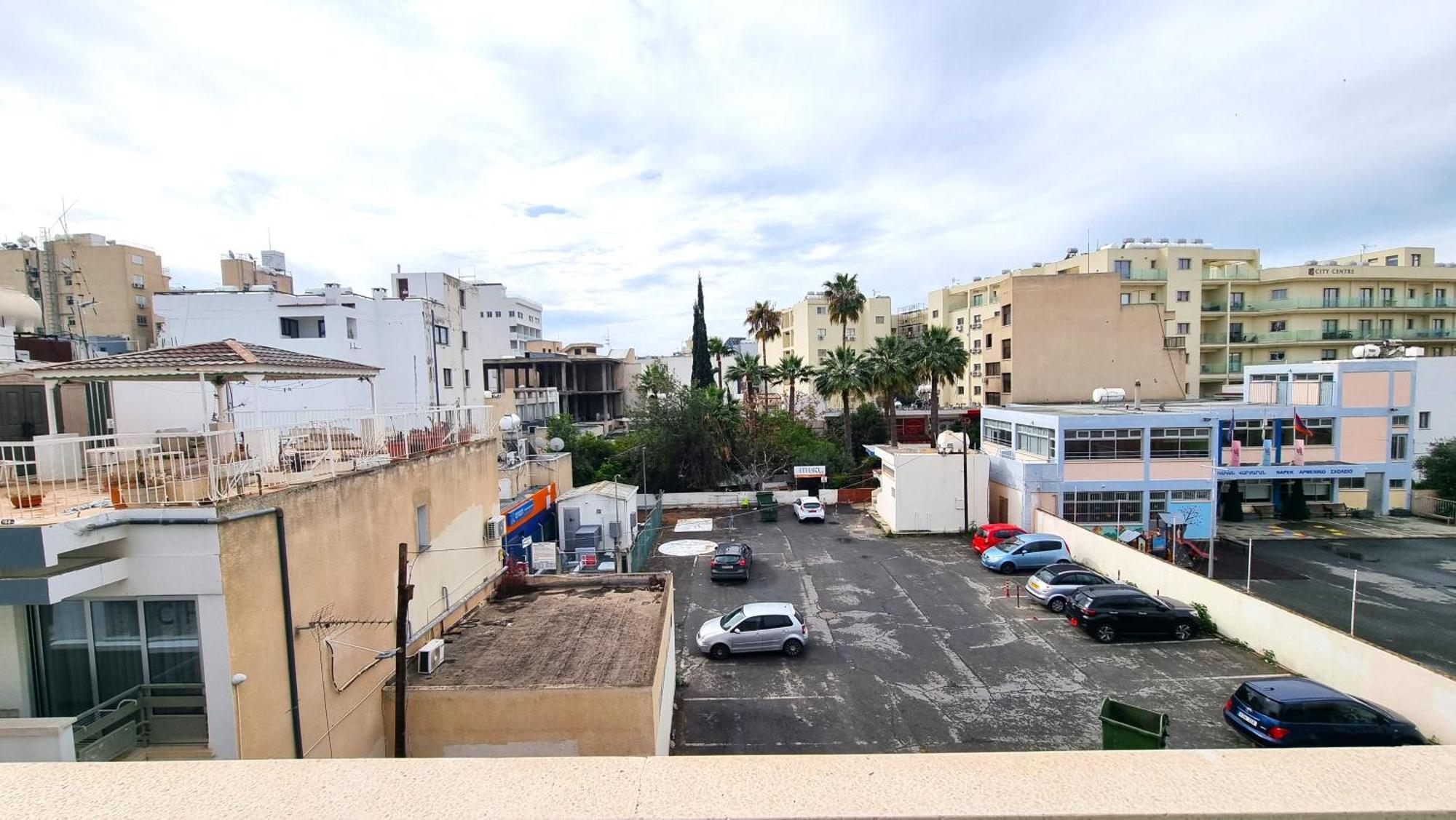 Center: Your Urban Retreat- 100m To The Apartment *