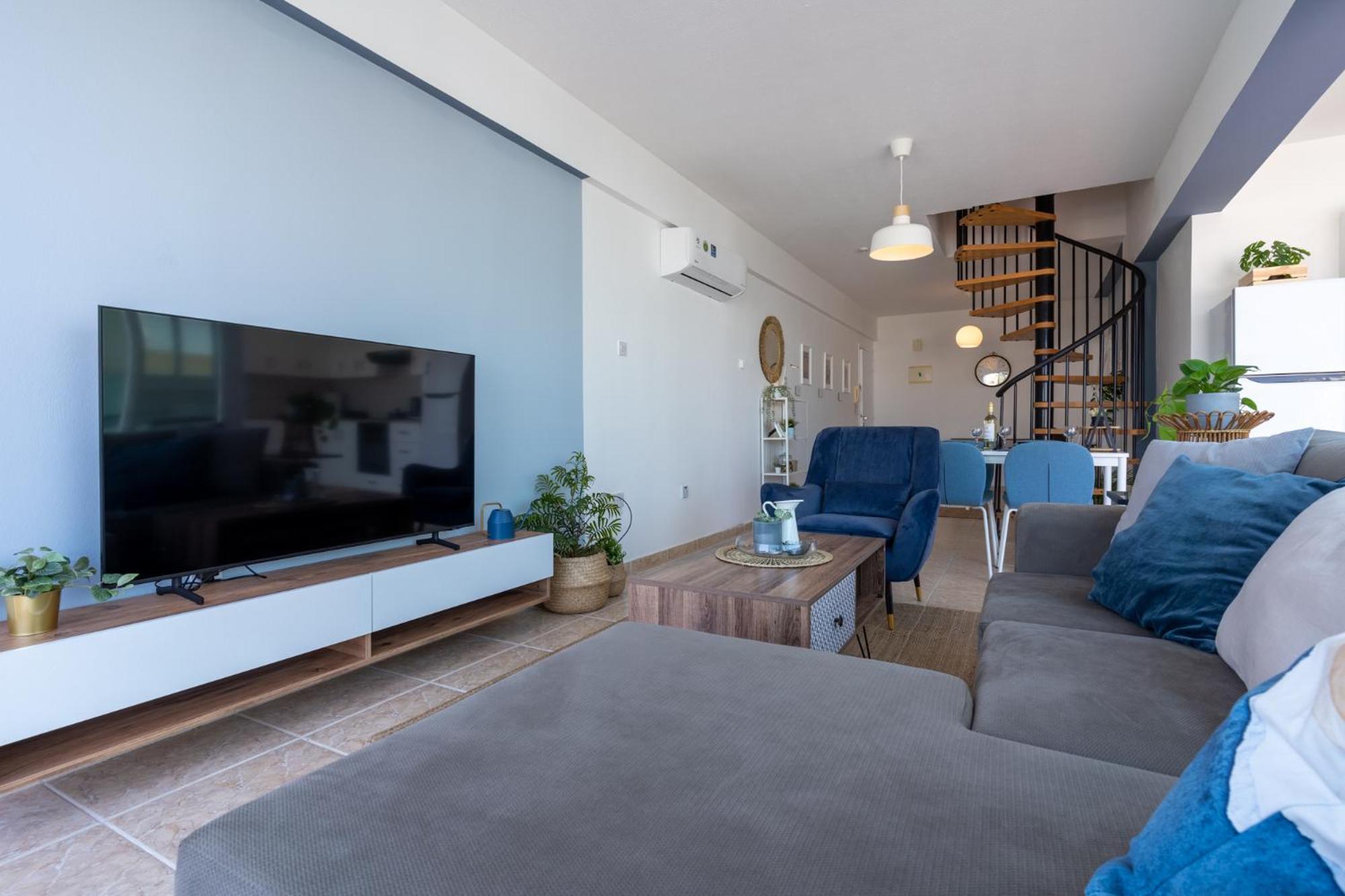 Chloris 3- Bedroom W/pool In Larnaca
