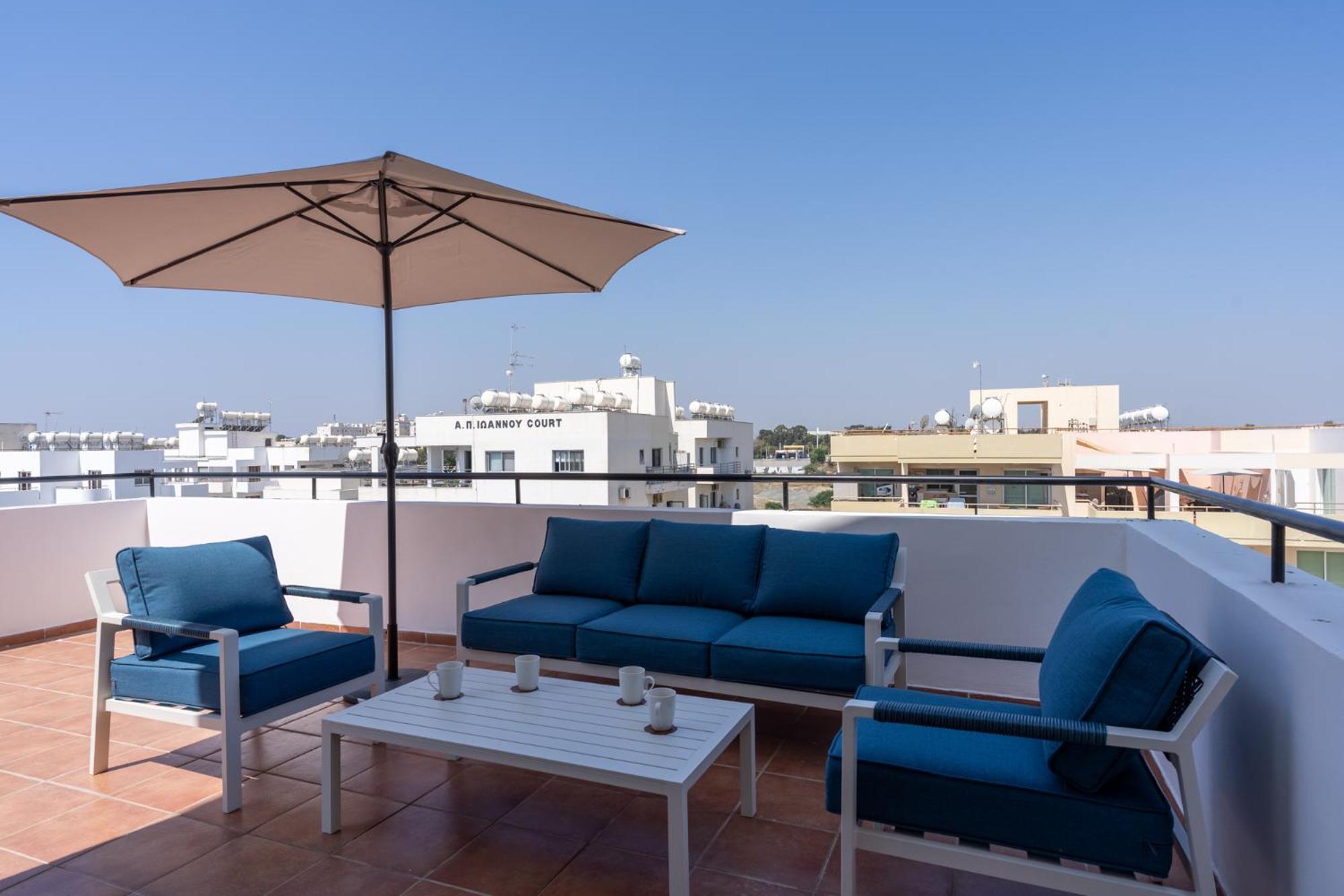 Apartment Chloris 3- Bedroom W/pool In Larnaca