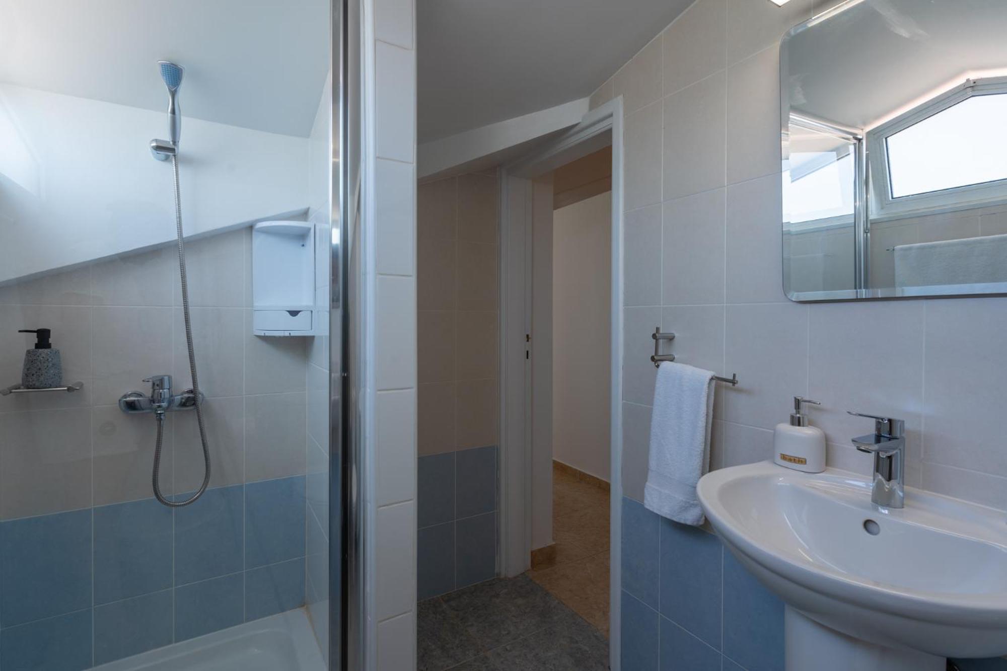 Chloris 3- Bedroom W/pool In Larnaca