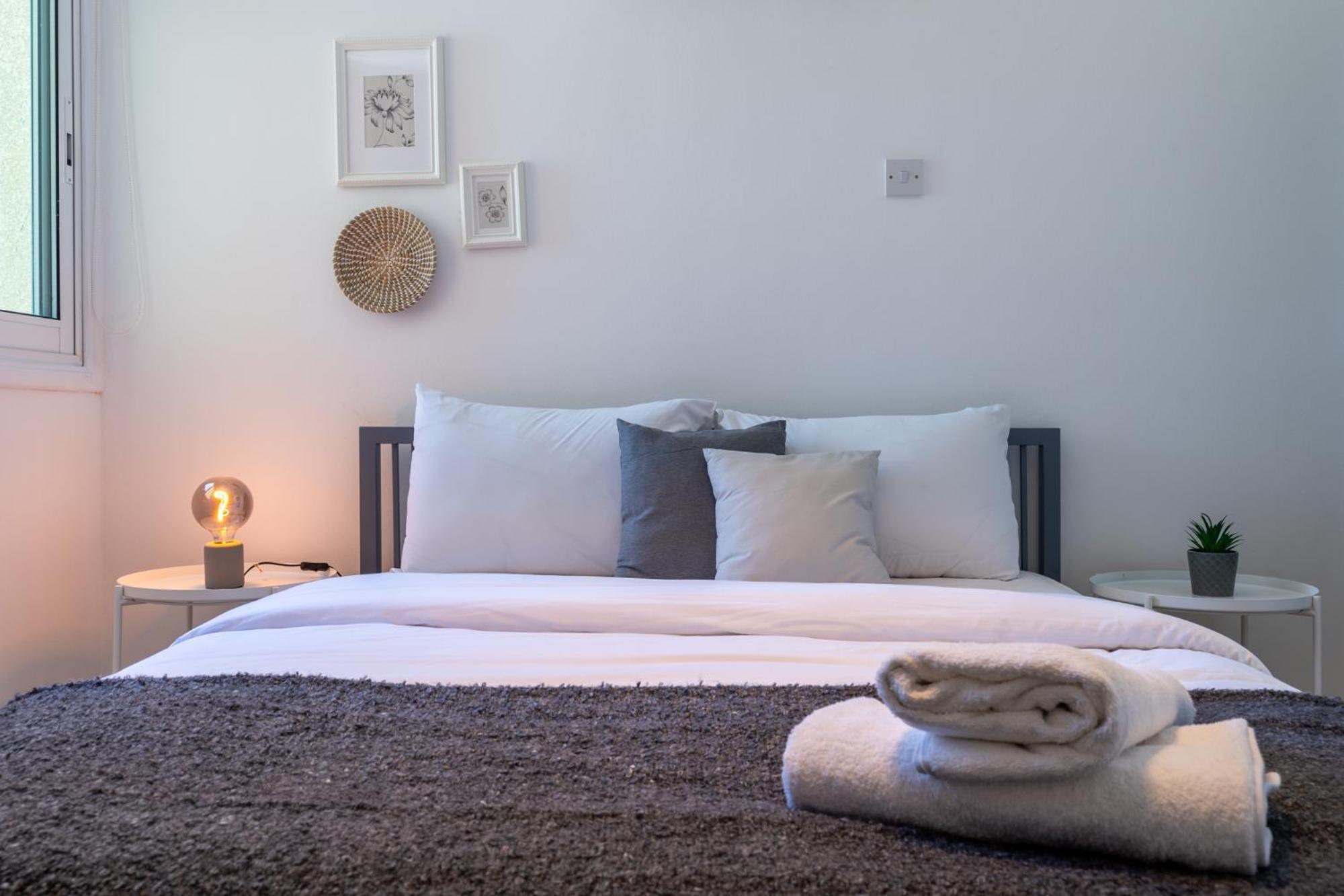 Apartment Chloris 3- Bedroom W/pool In Larnaca