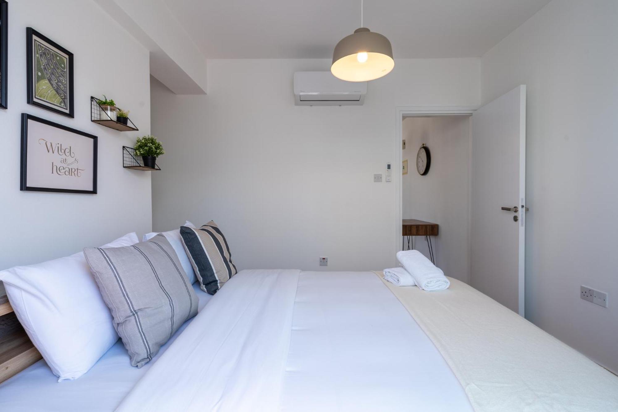 Apartment Chloris 3- Bedroom W/pool In Larnaca