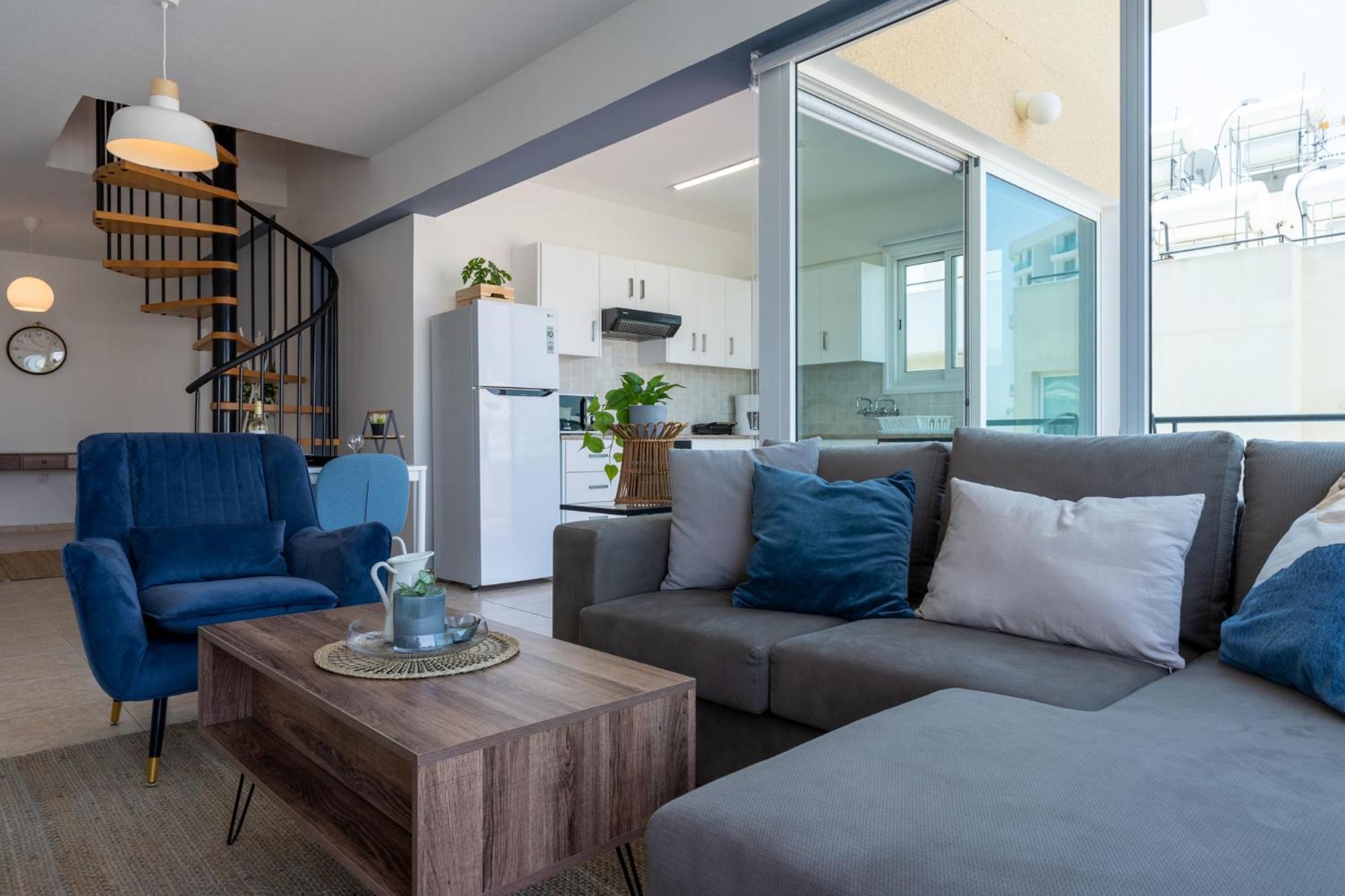 Chloris 3- Bedroom W/pool In Larnaca