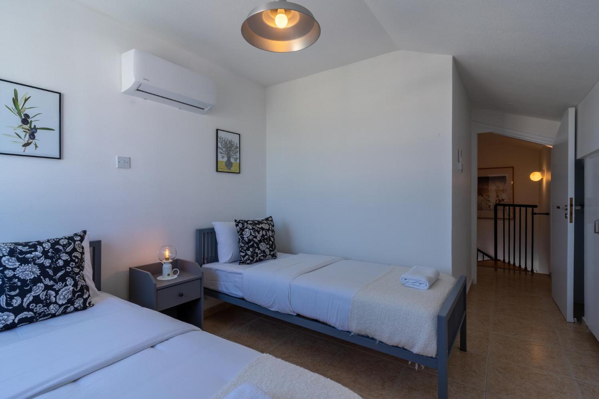 Chloris 3- Bedroom W/pool In