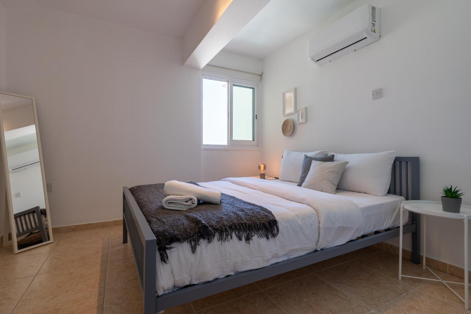 Apartment Chloris 3- Bedroom W/pool In Larnaca