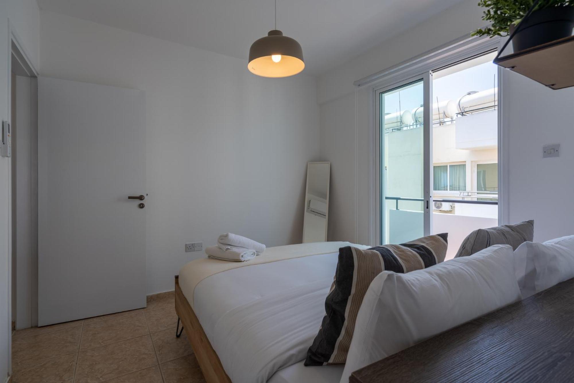 Apartment Chloris 3- Bedroom W/pool In Larnaca