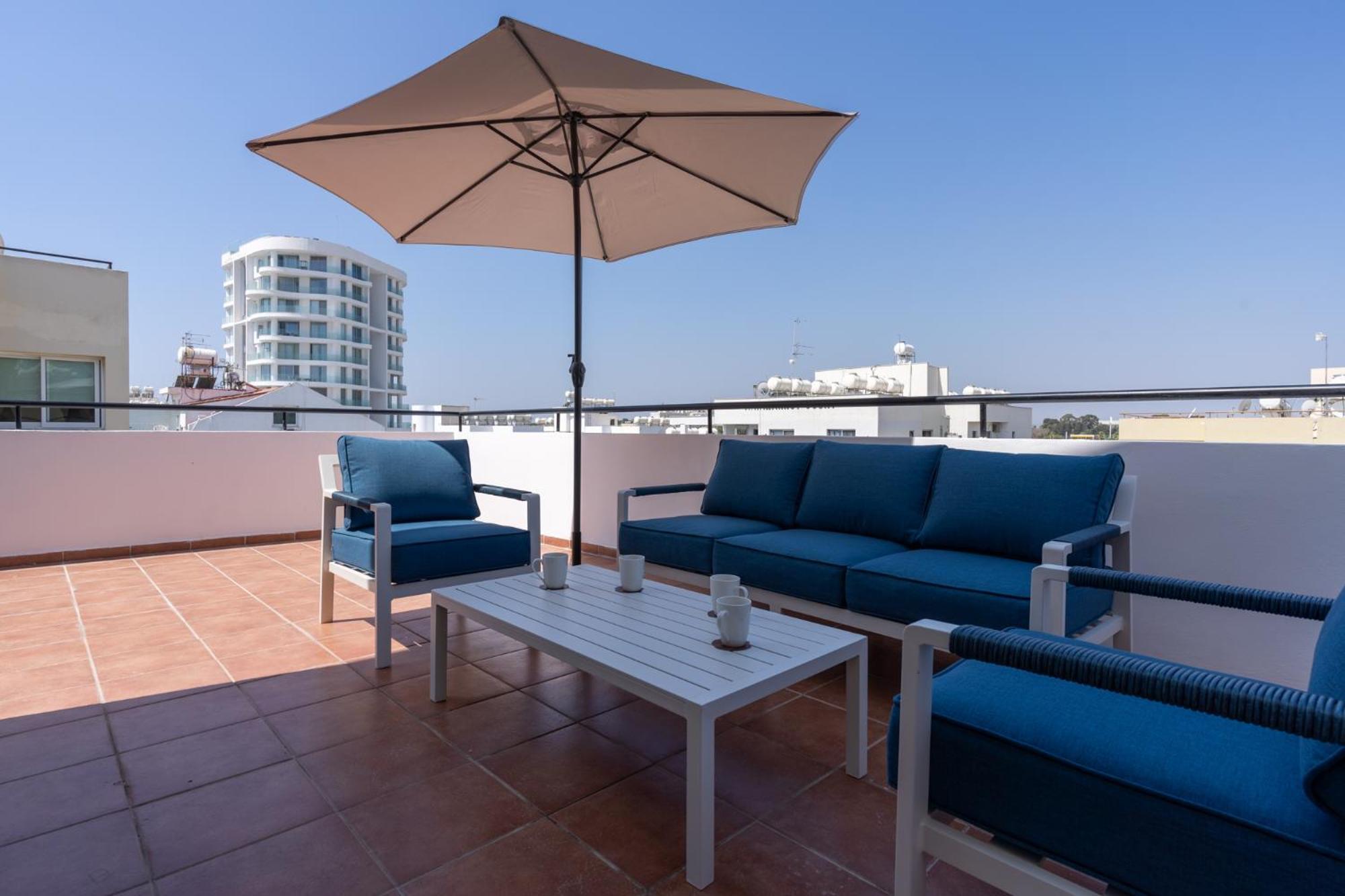 Chloris 3- Bedroom W/pool In Larnaca