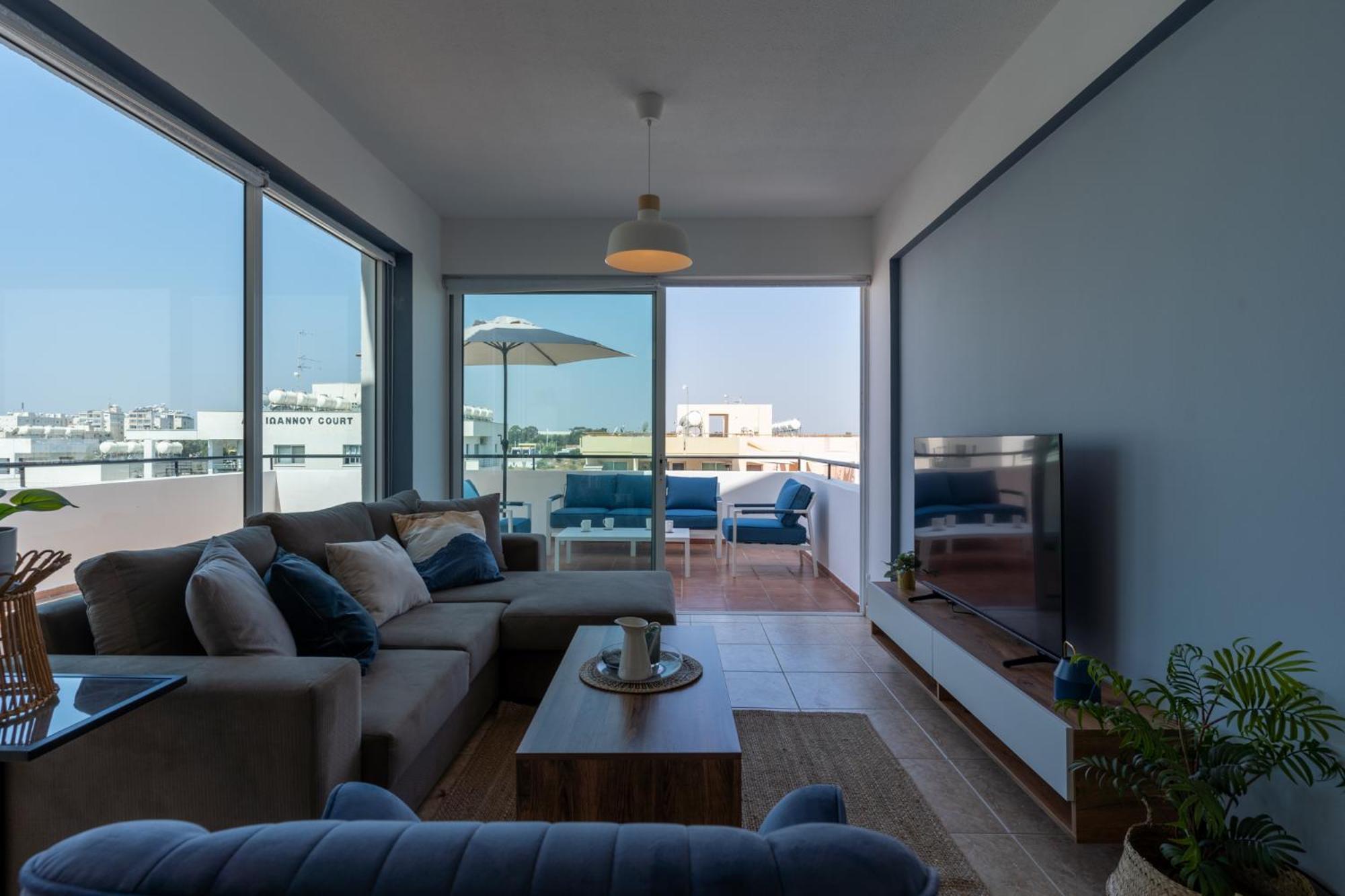 Chloris 3- Bedroom W/pool In Larnaca