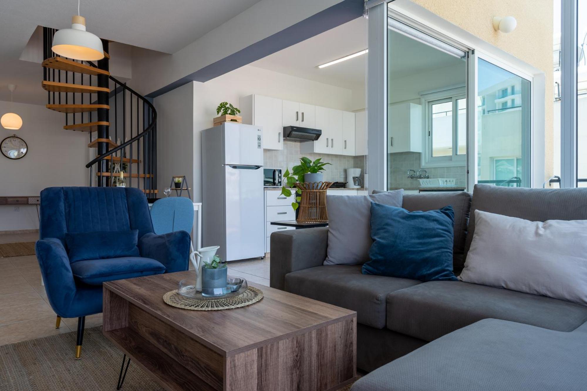 Chloris 3- Bedroom W/pool In Larnaca