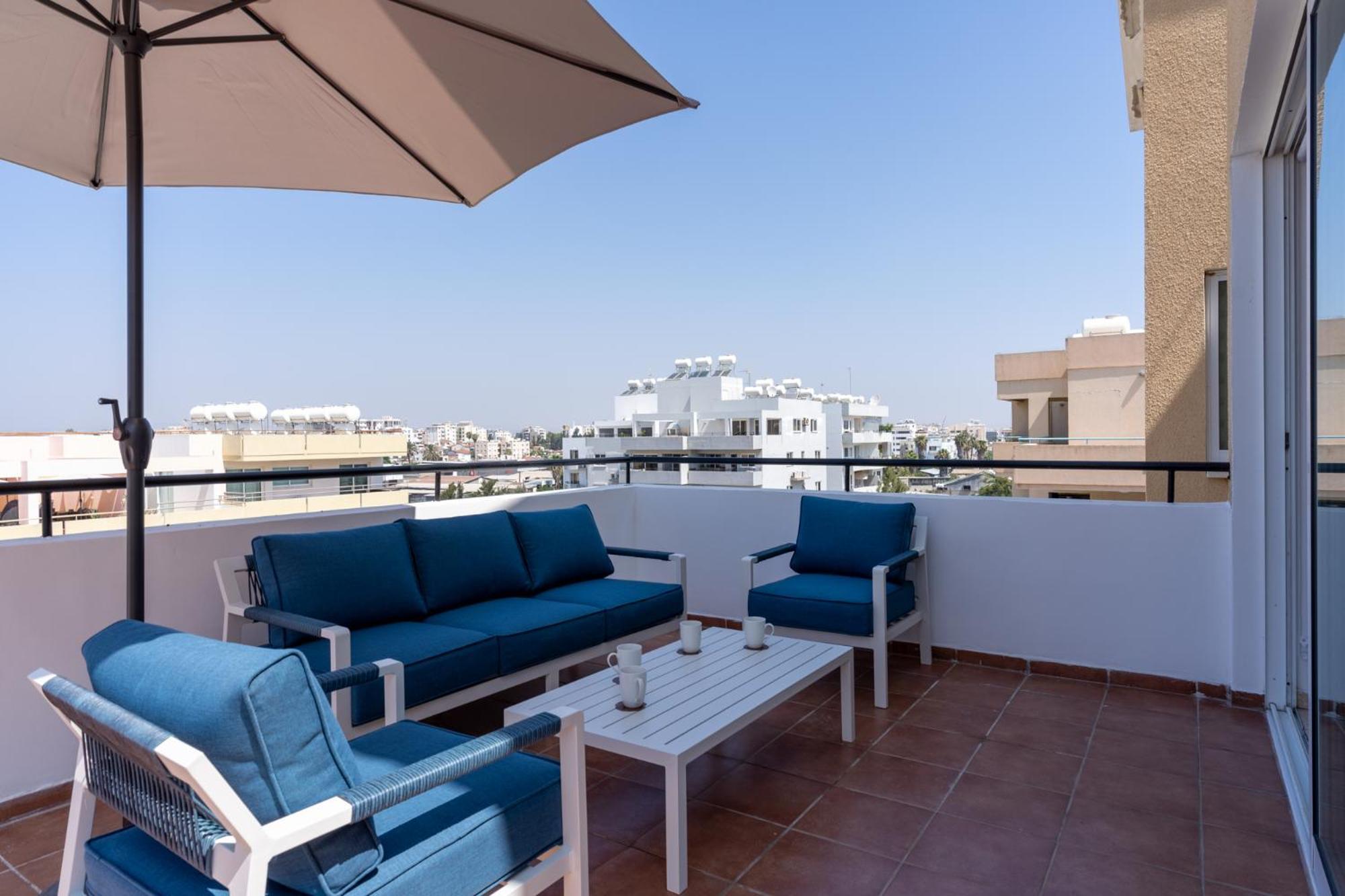 Apartment Chloris 3- Bedroom W/pool In Larnaca