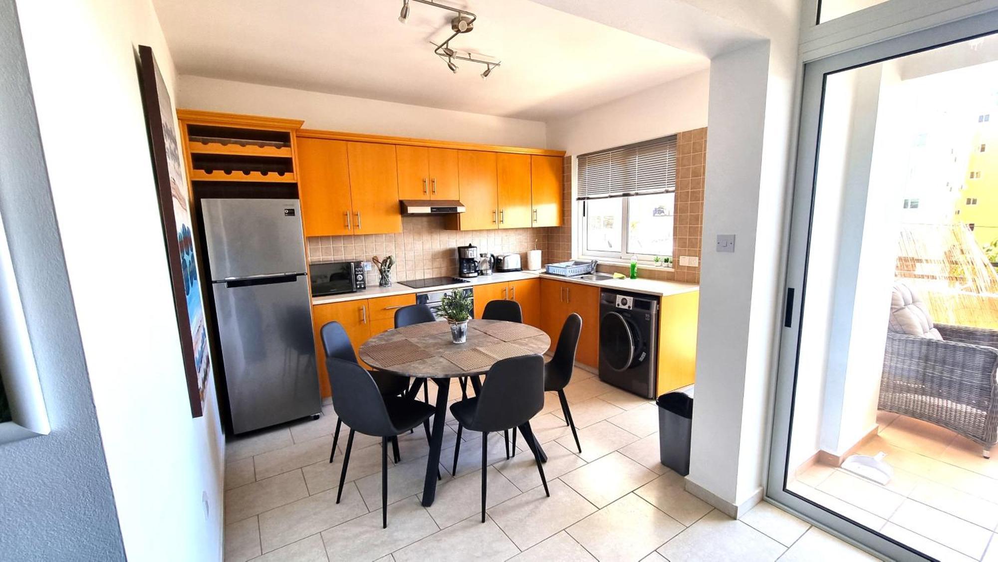 Haven: 7-minute Walk To The + Pool Apartamento Lárnaca