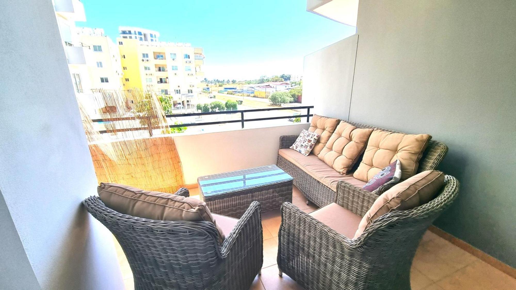 Apartamento Haven: 7-minute Walk To The + Pool Lárnaca