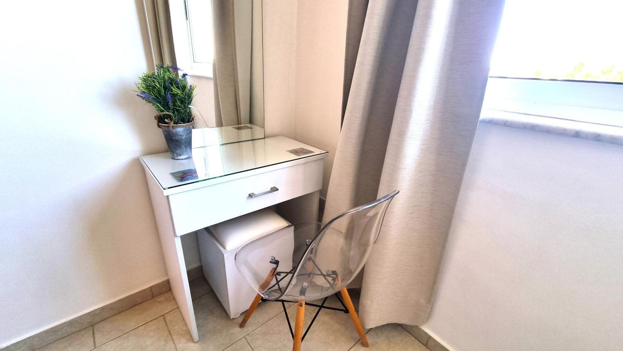 Apartamento Haven: 7-minute Walk To The + Pool Lárnaca