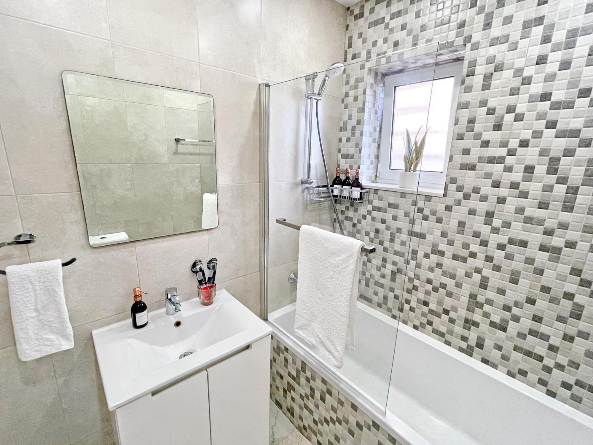 The Encino - Luxury Seaside Apartment Larnaca